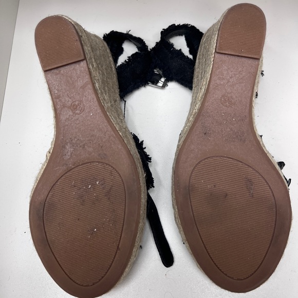 Black canvas espadrilles. Frayed detail with leather insole. - Picture 4 of 5